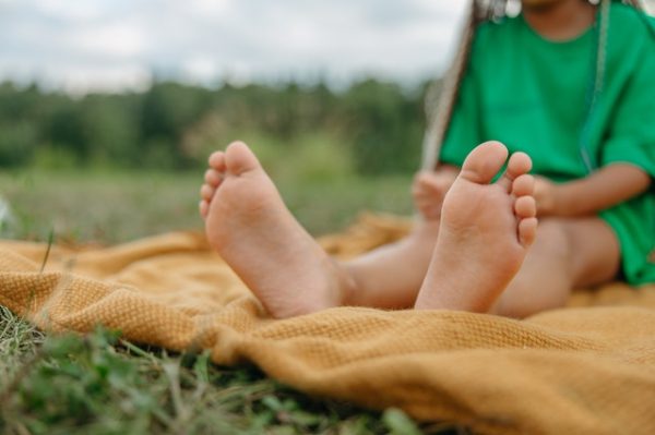 Top 7 Reasons Of Having Smelly Feet with solutions